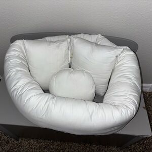 White newborn pillows for photography
